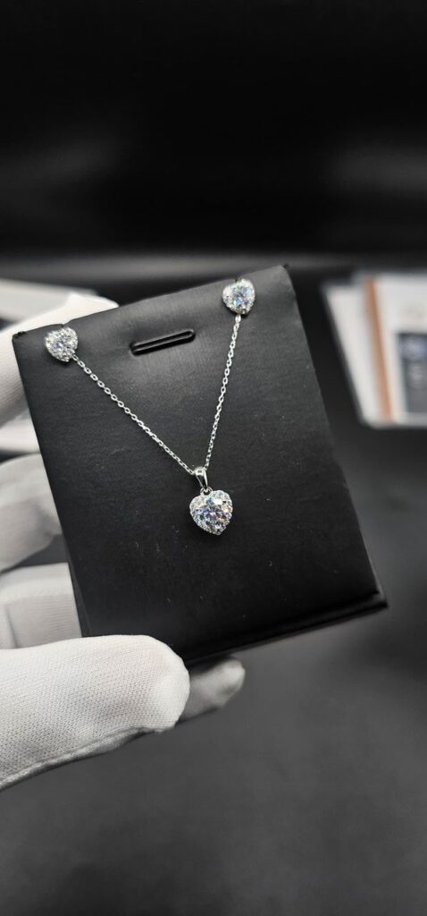 Love-Shaped VVS Moissanite Jewelry Set