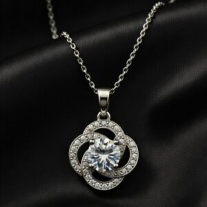 VVS Moissanite Clover Pendant Necklace